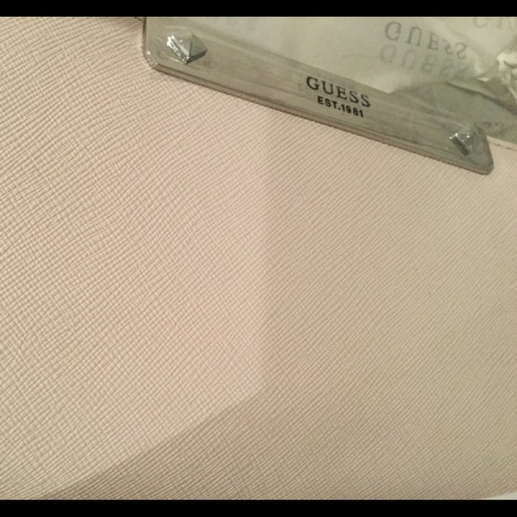 GUESS Britta Nude Wallet - Picture 7 of 7